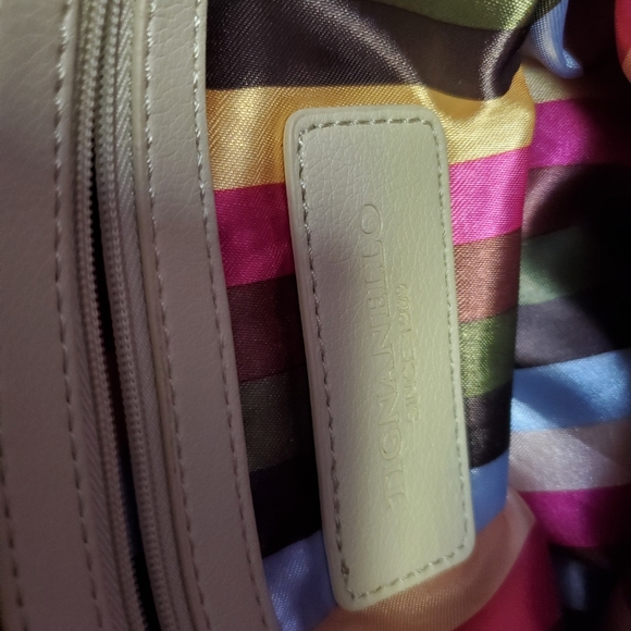 Tignanello blk/cream 3 compartment purse w/ magnetic closure, 2 outside pockets - Picture 6 of 13